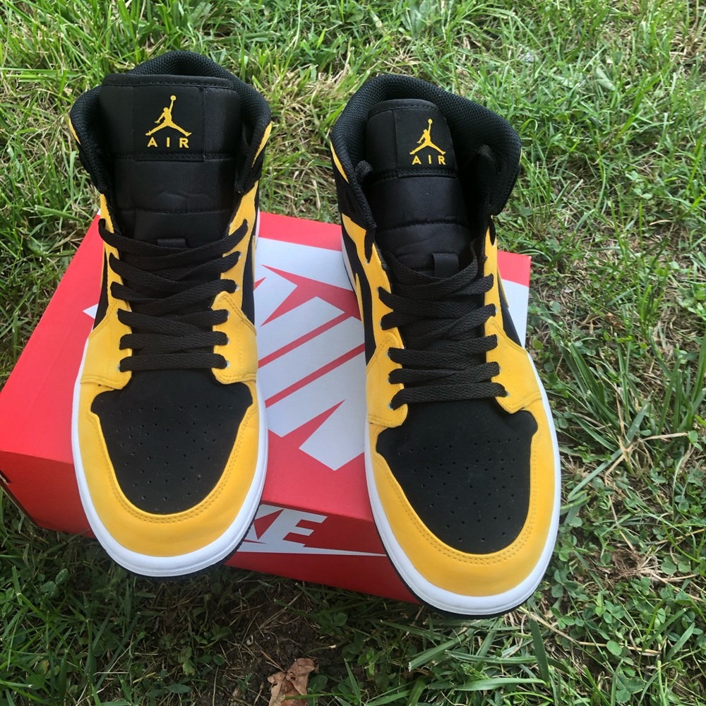 Jordan 1 Loves 9.5